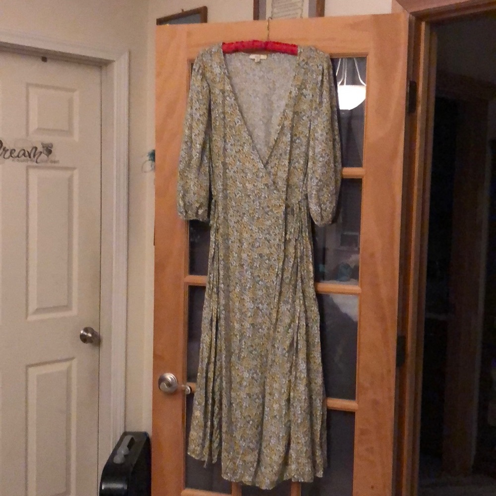 Sage green and yellow wrap around maxi dress size medium ☀️